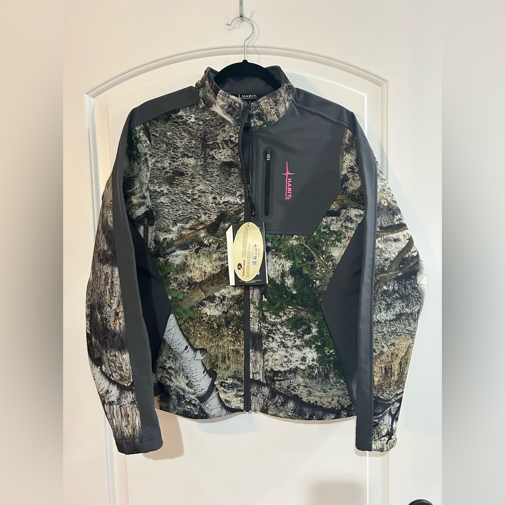 NWT! Habitat Mossy Oak ladies size medium jacket.